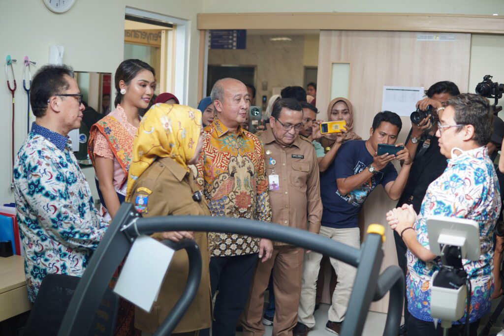 clinic tour hasna medika serang bersama direksi IT BPJS