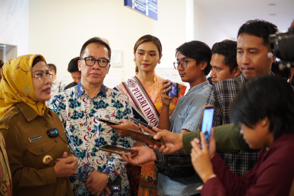 clinic tour hasna medika serang bersama bupati serang